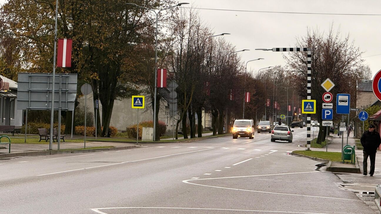 Līvānu ielas iemirdzas patriotiskajās krāsās