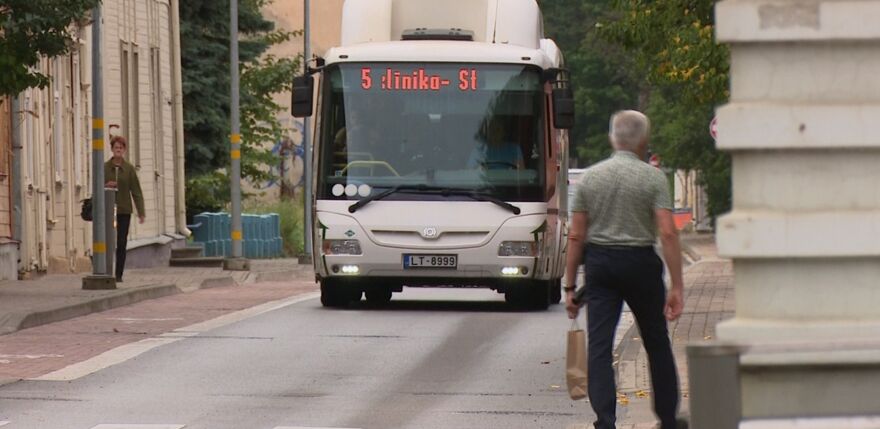 Autobusi 8., 17. un 18. novembrī kursēs pēc cita grafika