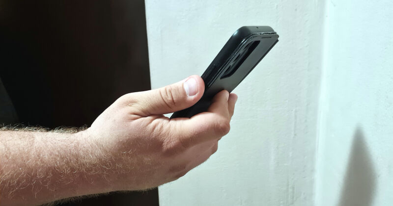 Viltus policisti iedzīvotājiem izkrāpuši dzīvokļus