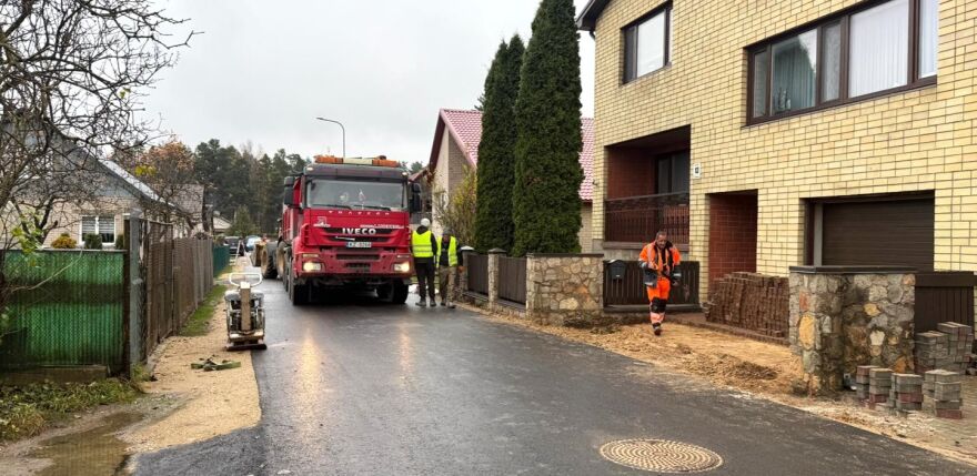 Jēkabpils novada pašvaldība par Sūnu ielas remonta kavēšanos: situācija izskatās citādi