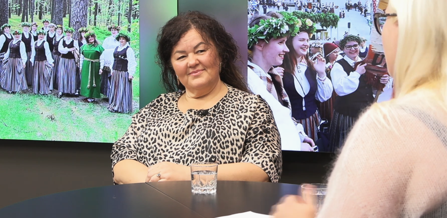 Tepat aiz horizonta: Sandra Bondare – dzirkstošā skolotāja un kora sirds 