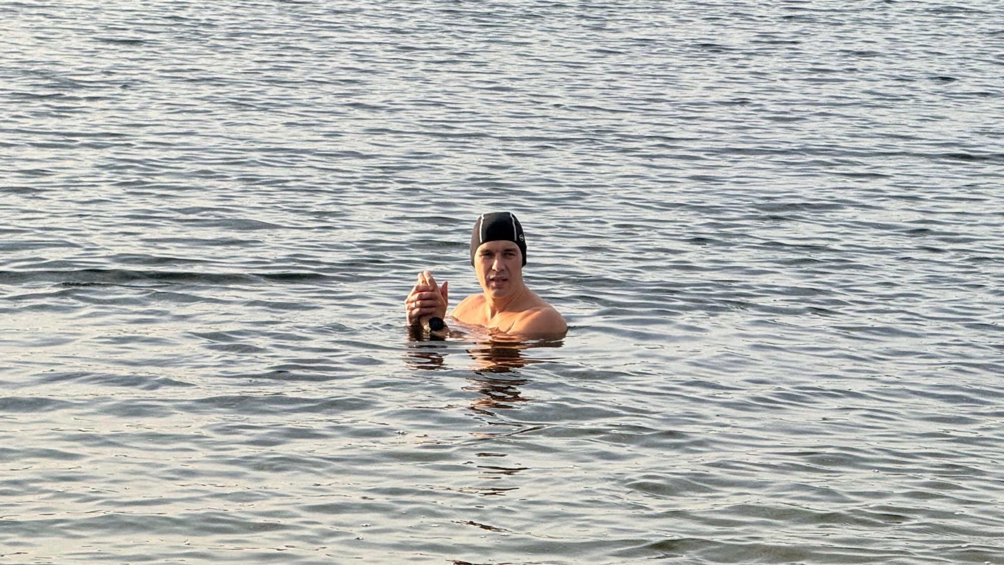 Vai tu spētu ielīst ledainā ūdenī? “Jēkabpils Roņi” rāda, kā