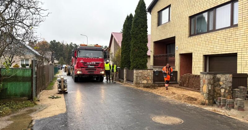 Jēkabpils novada pašvaldība par Sūnu ielas remonta kavēšanos: situācija izskatās citādi