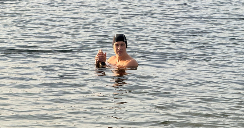 Vai tu spētu ielīst ledainā ūdenī? “Jēkabpils Roņi” rāda, kā