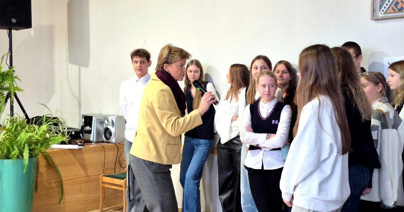 Ārlietu ministre izaicina Līvānu jauniešus apgalvojumu spēlē