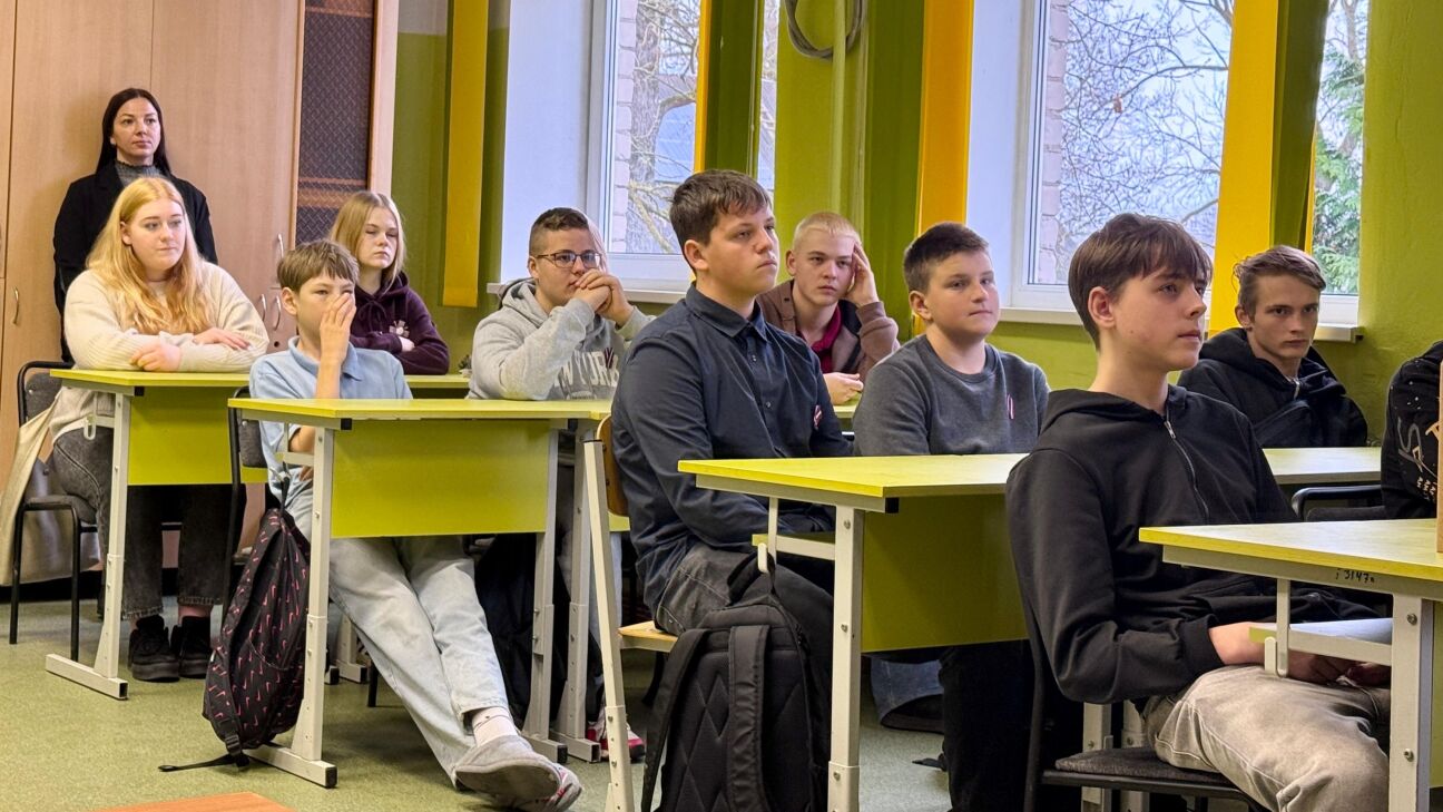 Jēkabpilī skolēni iepazīst STEM priekšmetus caur koksni