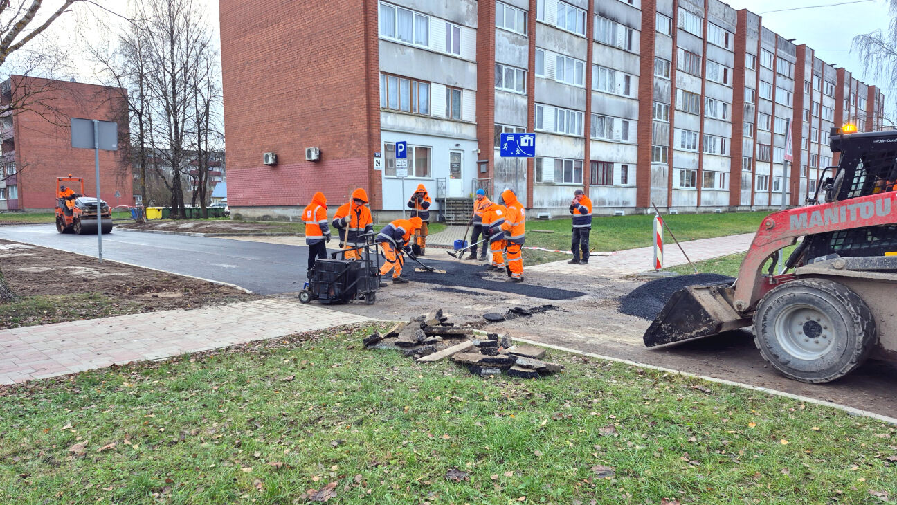 Tauta ziņo: sola sniegu, bet Jēkabpilī asfaltē iekšpagalmus