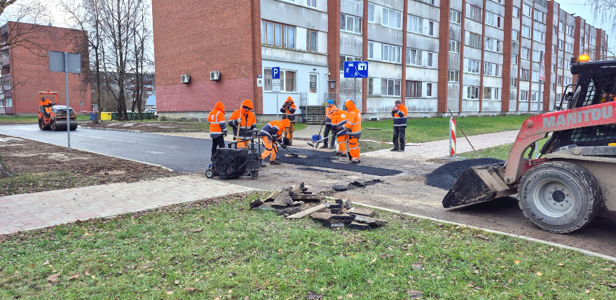 Tauta ziņo: sola sniegu, bet Jēkabpilī asfaltē iekšpagalmus