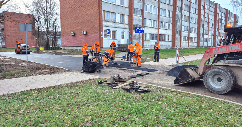 Tauta ziņo: sola sniegu, bet Jēkabpilī asfaltē iekšpagalmus