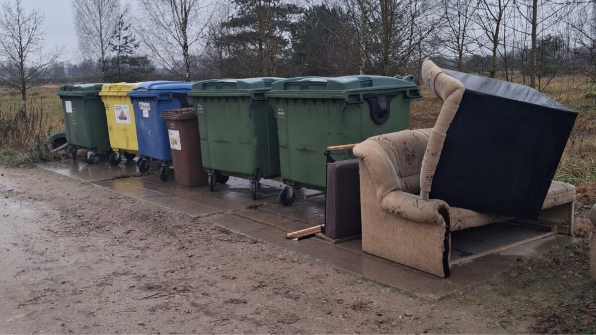 Nelegāla atkritumu izmešana Jēkabpilī rada papildu izmaksas pilsētai