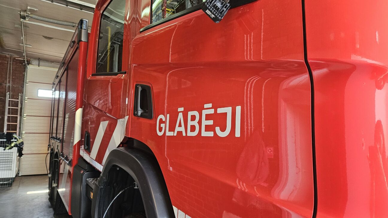 Viesītē uzliesmo datora monitors