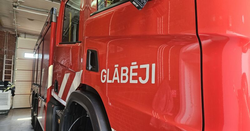 Viesītē uzliesmo datora monitors