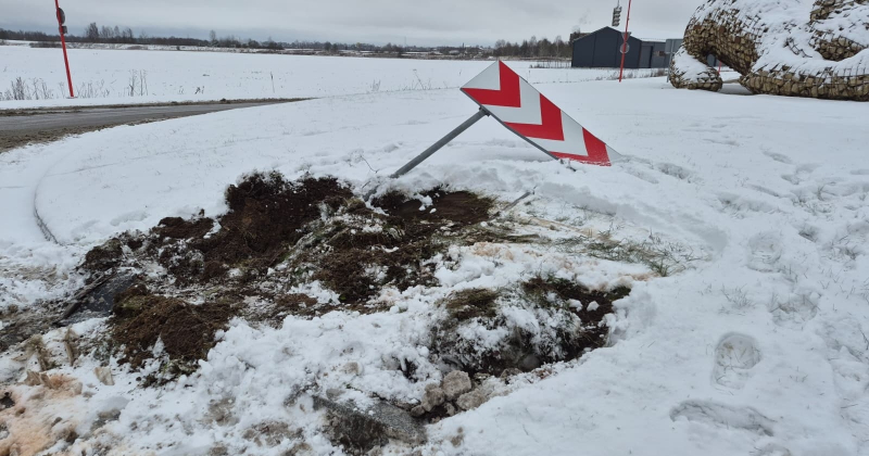 Jēkabpilī smagā automašīna sabojā ‘Lūša apli’