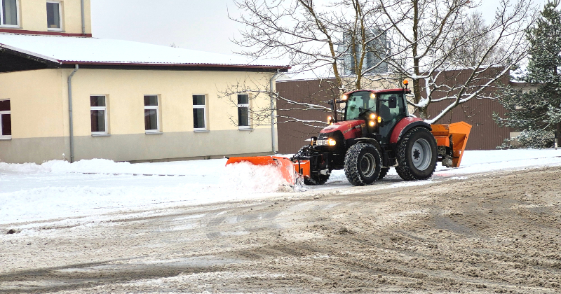Sniega tīrītājiem Jēkabpilī darbs sācies četros no rīta