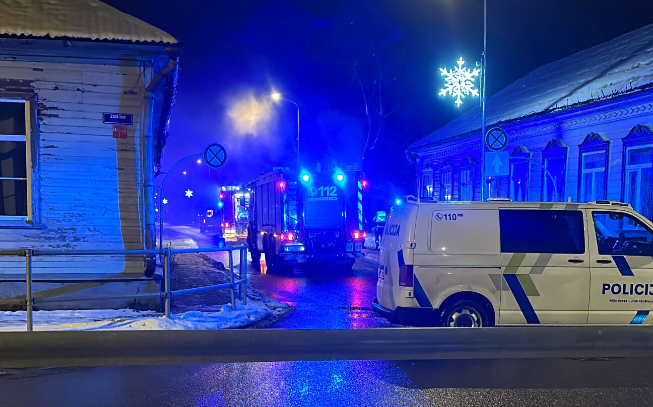 Ugunsgrēkā Jēkabpilī gājis bojā cilvēks (papildināts ar policijas informāciju)