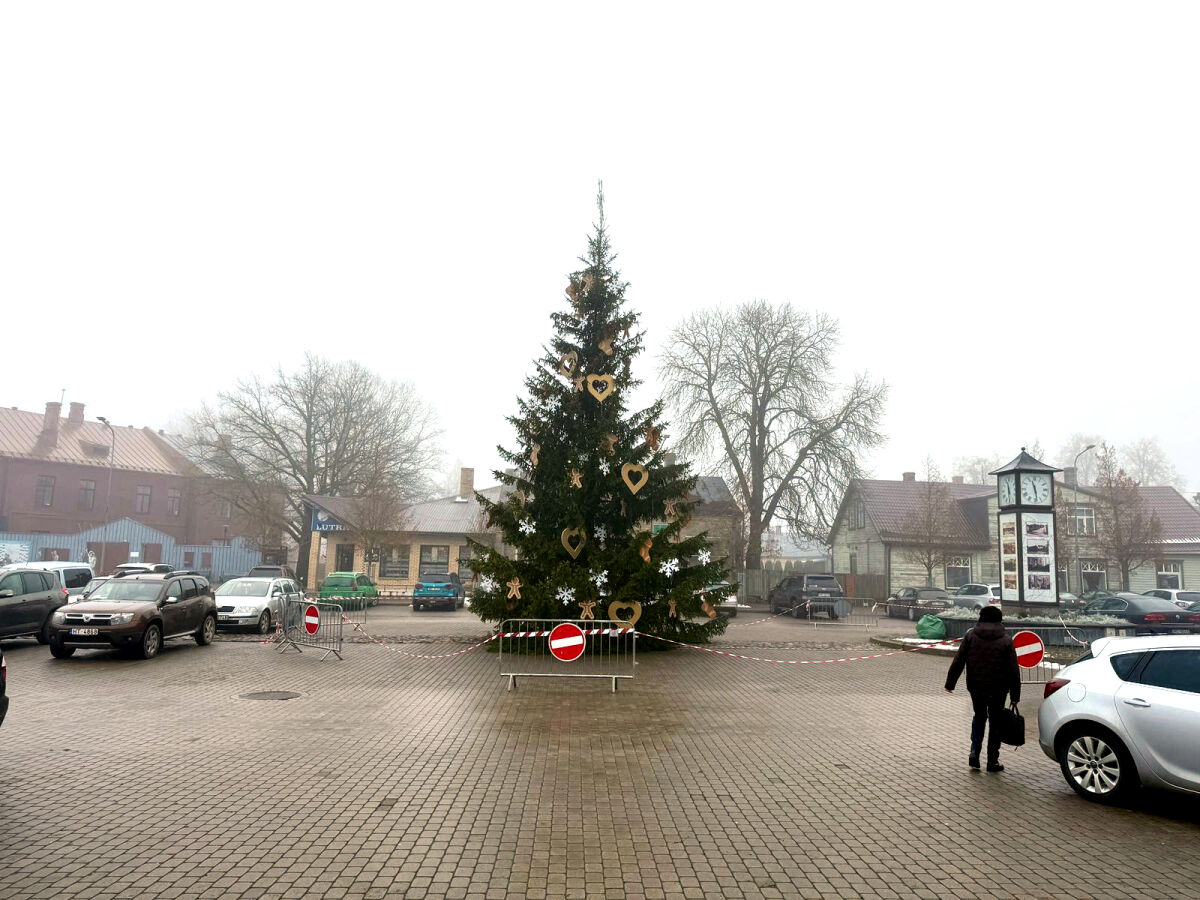 Ziemassvētku egles iedegšanas laikā Vecpilsētas laukumā slēdz satiksmi (SHĒMA)
