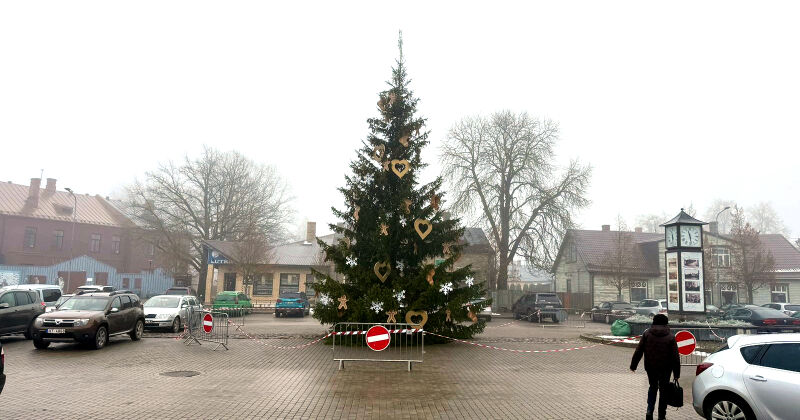 Ziemassvētku egles iedegšanas laikā Vecpilsētas laukumā slēdz satiksmi (SHĒMA)