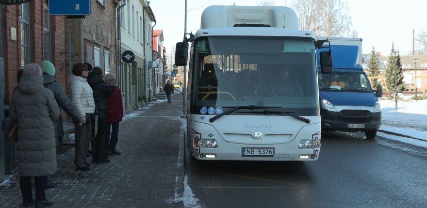 Jēkabpilī autobusu atiešanas laiki pielāgoti jaunajam vilcienu sarakstam