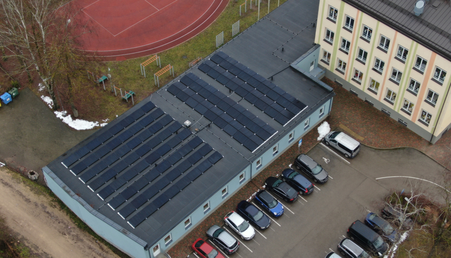 Jēkabpils 2. vidusskolas jumts ražo saules enerģiju