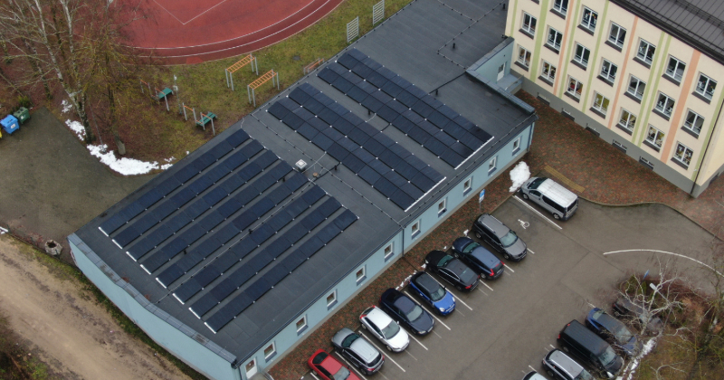 Jēkabpils 2. vidusskolas jumts ražo saules enerģiju
