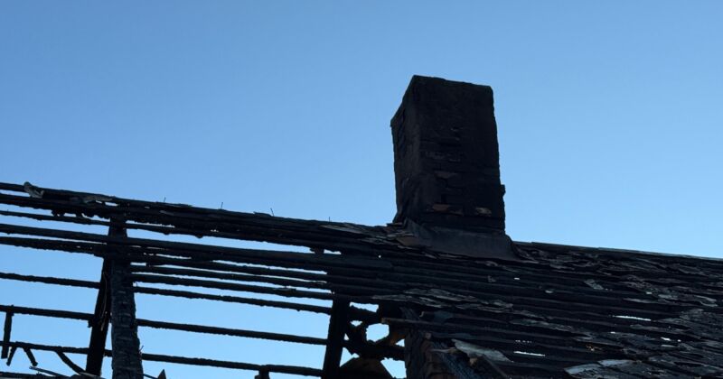 Liesmas pārņem ēkas Viesītē un Aizkrauklē