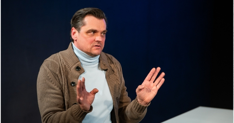 Aktierim tas IR rožu lauks – Artis Robežnieks par teātri, dzīvi un dzimto Jēkabpili