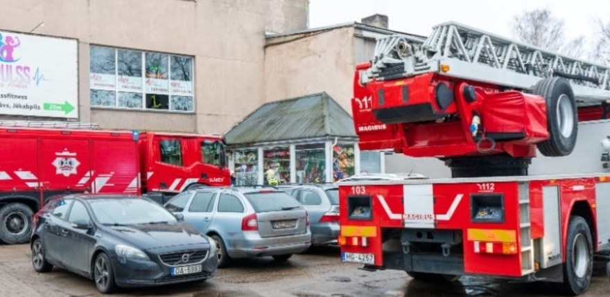 Biju&scaron;ā universālveikalā izceļas ugunsgrēks &ndash; apmeklētāji spiesti evakuēties