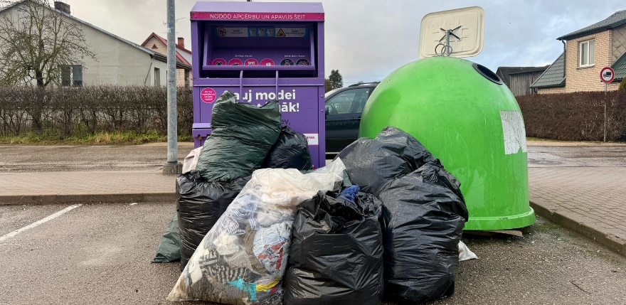 Jēkabpilie&scaron;i dod drēbēm otro dzīvi &ndash; pērk &lsquo;humpalās&rsquo;, nederīgo nodod tekstila konteineros