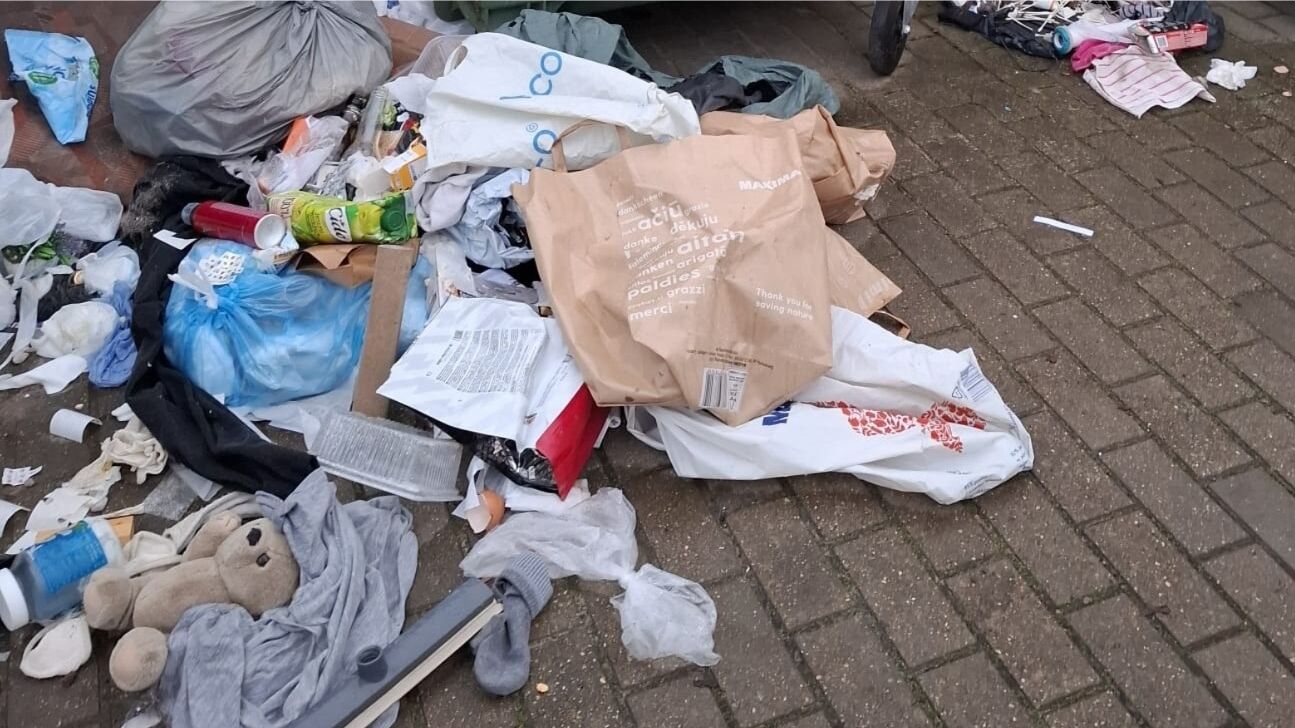 Nekārtība atkritumu laukumos Jēkabpilī apgrūtina sētnieku darbu