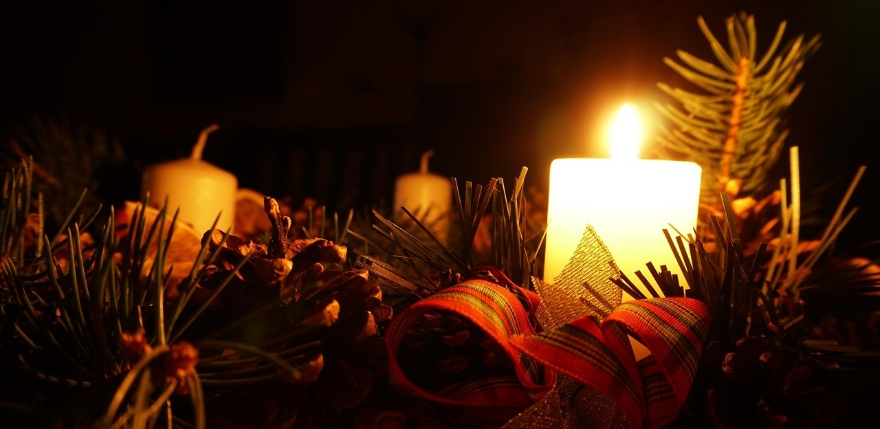 Sveču liesmas &scaron;ogad jau atņēmu&scaron;as vairākas dzīvības