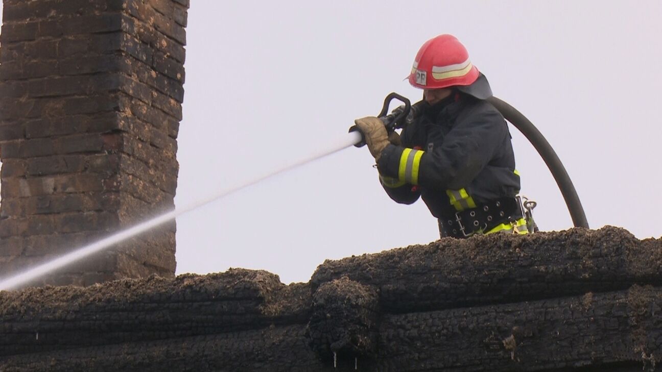 Līvānu novadā nodeg māja, Jēkabpilī liesmu dēļ evakuē iedzīvotāju