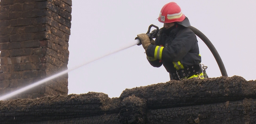 Līvānu novadā nodeg māja, Jēkabpilī liesmu dēļ evakuē iedzīvotāju