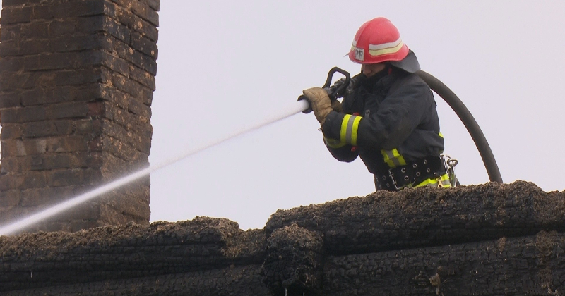 Līvānu novadā nodeg māja, Jēkabpilī liesmu dēļ evakuē iedzīvotāju