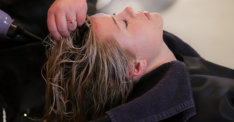 Lai izvēlētos pareizo matu masku, vispirms jāzina sava matu tipa īpatnības