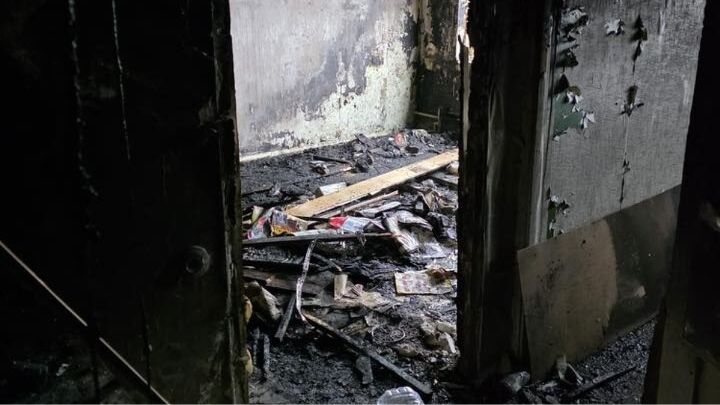 Ziemassvētku brīvdienās Līvānos deg dzīvoklis piecstāvu mājā