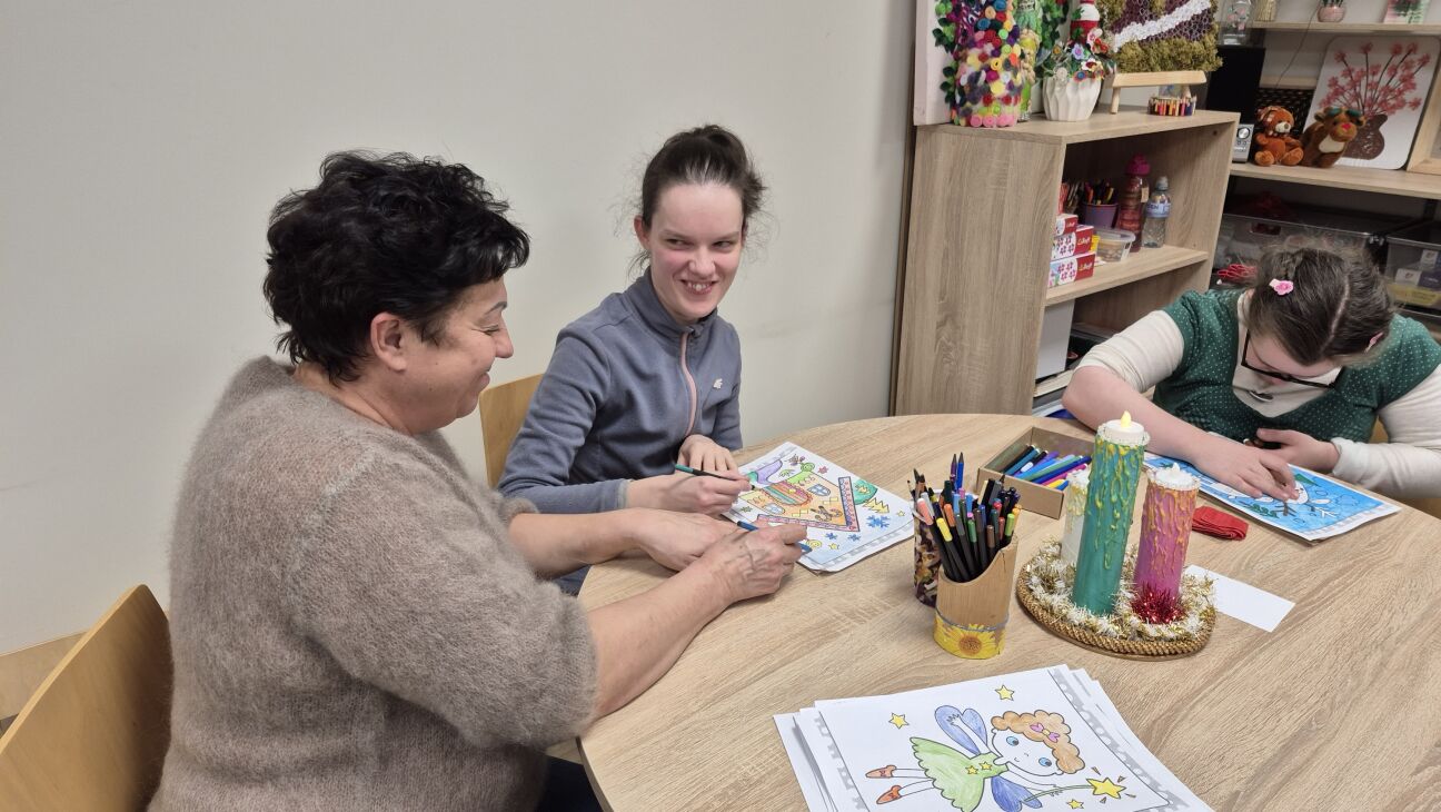 Aprūpes centrā Jēkabpilī – rokdarbi gan priekam, gan veselībai