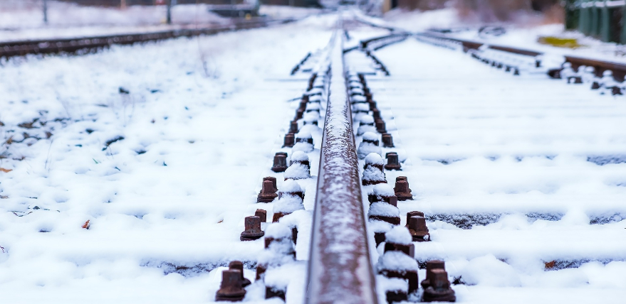 Jēkabpilī kravas auto sadūries ar dzelzceļa sniega tīrītāju