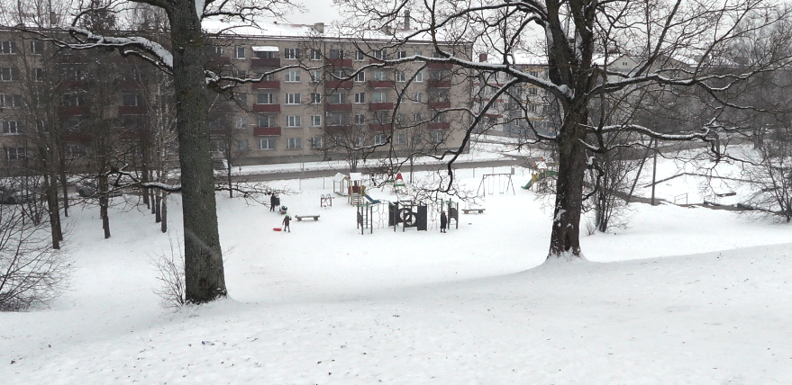 Braucot no kalna, bērns Jēkabpilī gūst apak&scaron;žokļa lūzumu