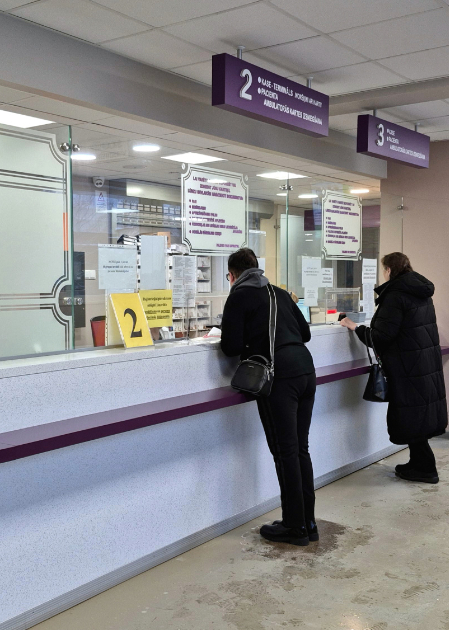 Jēkabpils reģionālajā slimnīcā robotzvans atvieglo reģistratūras darbu