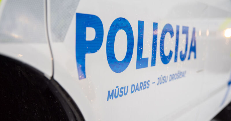 Asarē pieķer dzērāj&scaron;oferi &ndash; kungs pie stūres sēdies teju trīs promiles