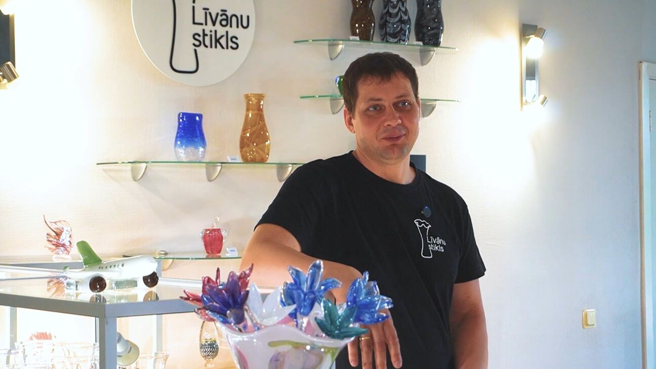 “Manas jaunās mājas Latgale”: Rīdzinieks Līvānos saglabā stikla pūtēja tradīciju