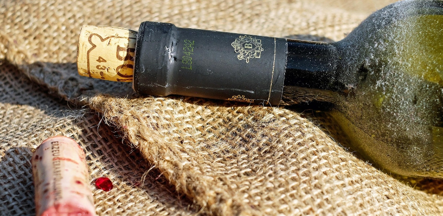 Vīna vakars trijotnei Jēkabpilī beidzas bēdīgi