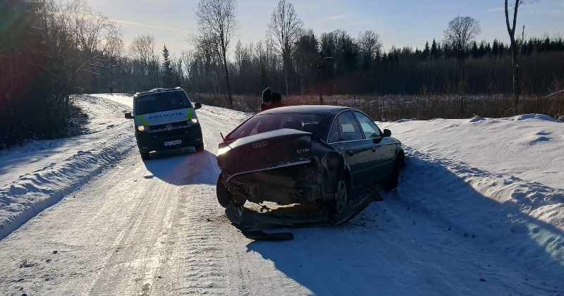 Viesītes pusē &ldquo;Audi&rdquo; izraisījis sadursmi ar pretim brauco&scaron;u auto 