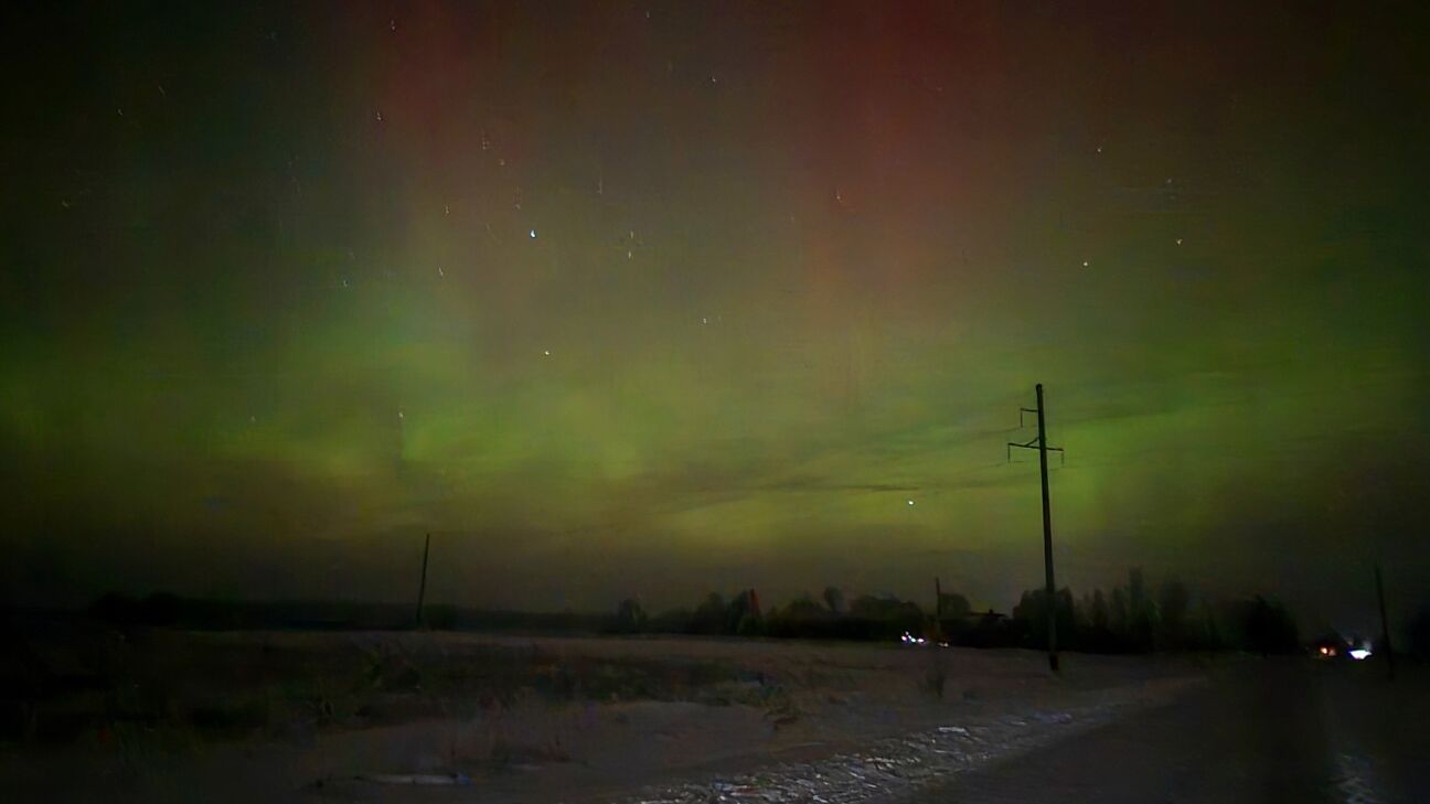 Jēkabpils novadā jau otro nakti debesīs iemirdzas ziemeļblāzma 