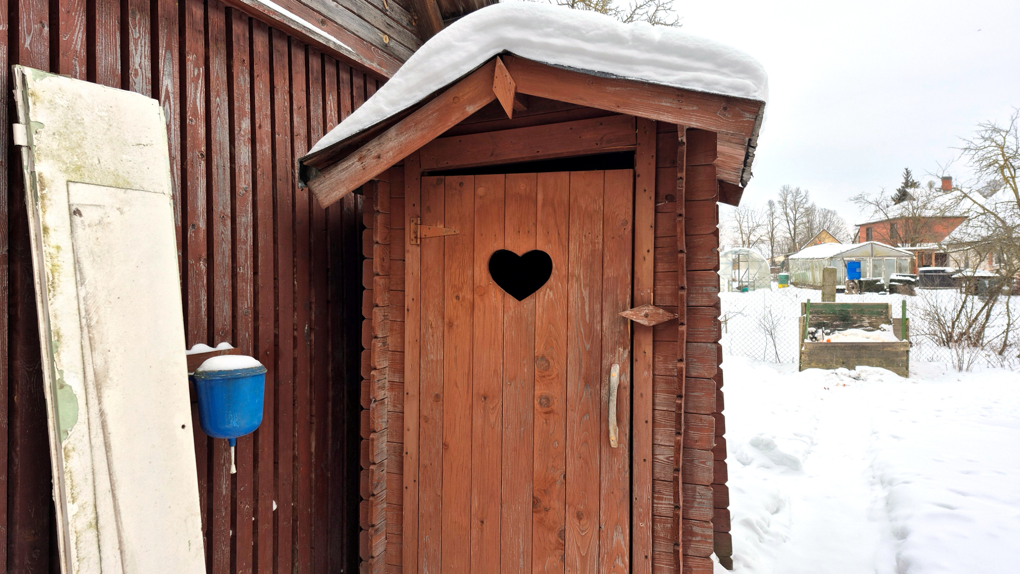 Sirsniņmājiņas un akas &ndash; Artilērijas ielas iemītnieku ikdiena