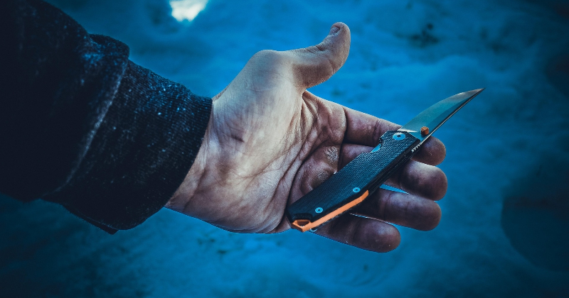 Daudzevā sadur trīs personas &ndash; policija sāk kriminālprocesu