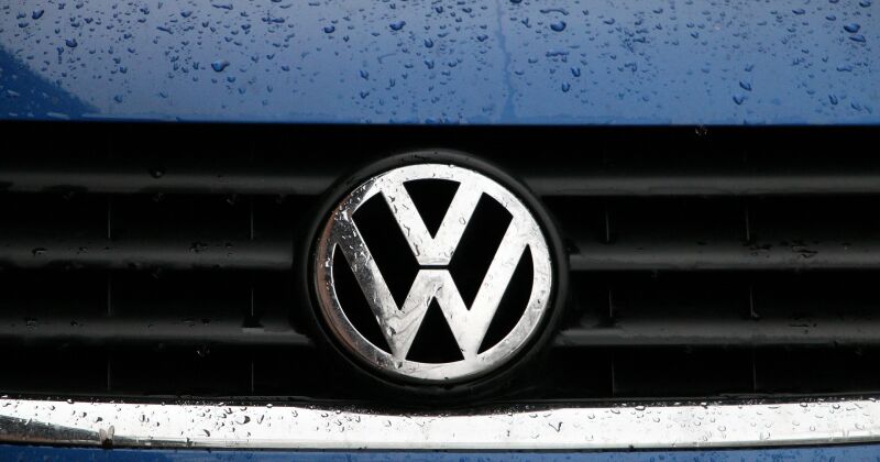 Jēkabpils pusē &ldquo;Volkswagen&rdquo; vadītāja uzbrauc kravas auto piekabei