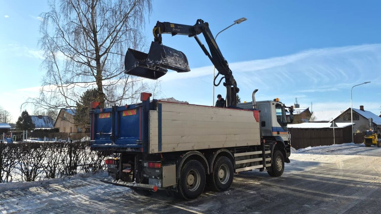 Jēkabpilī “atbrīvojas no ziemas” – sākusies sniega izvešana no pilsētas ielām