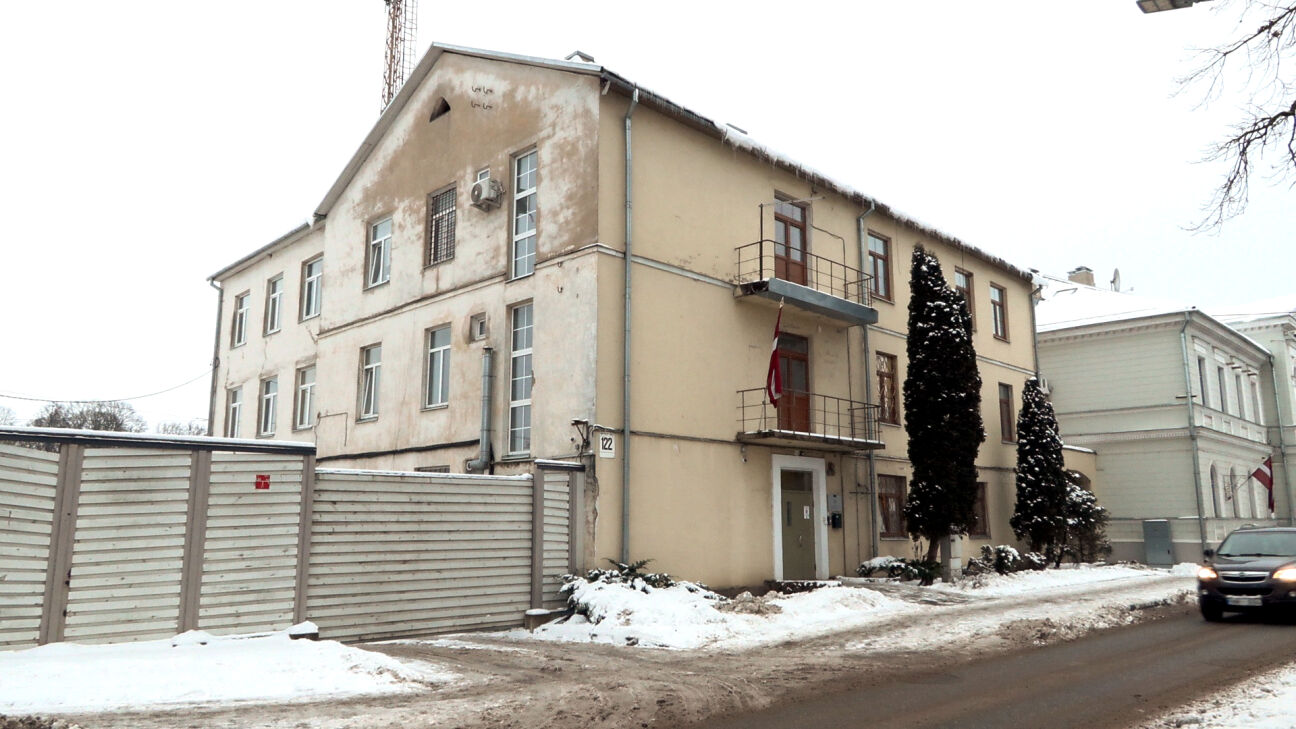 Policisti slēpuši kolēģa atbildību par avārijas izraisīšanu Jēkabpilī