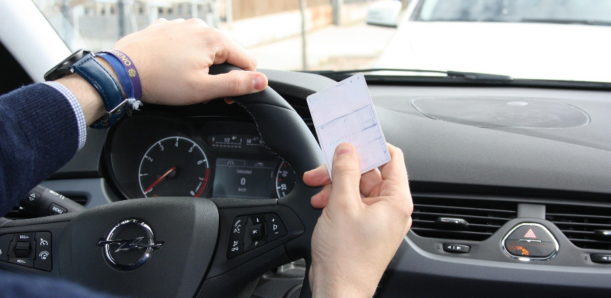 Jēkabpils novada domes deputāts iekļūst avārijā un sasit pa&scaron;valdības automa&scaron;īnu